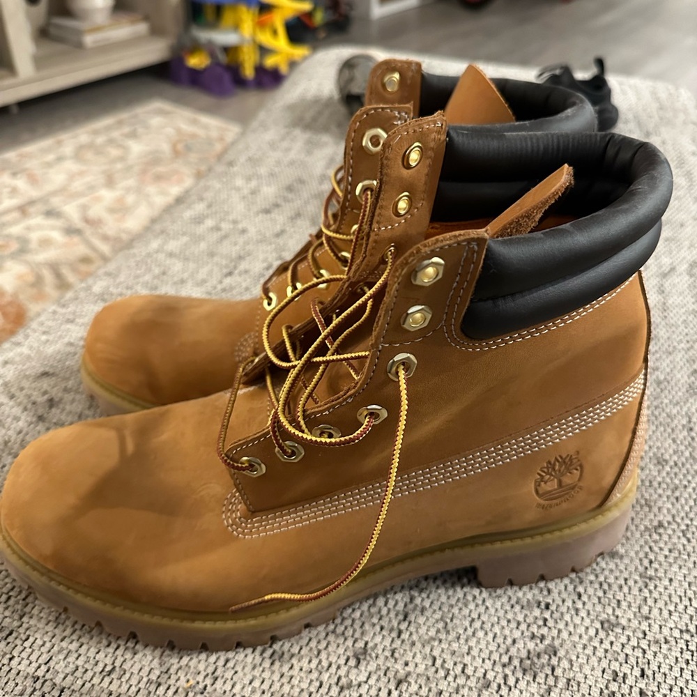 Men’s timberland boots size 11.5 only worn 3 times great condition